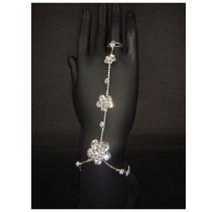 Crystal Finger Bracelets Ring Bracelet Jewelry for Women (Silver)